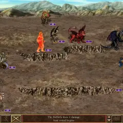 Bitwa w heroes gra: rycerz na koniu, ballista, smok, ognisty golem i inne potwory na pustynnym polu.