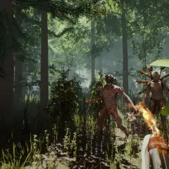 W lesie, w grach survivalowych, gracz odpala pochodnię, by walczyć z potwornymi ludźmi.
