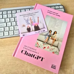 Książka "Jak stworzyć strategię marki z ChatGPT" i ulotka z informacjami o wydarzeniu. To inspiracja dla tych, którzy szukają innowacyjnych rozwiązań, w tym gry dla dorosłych, w marketingu.