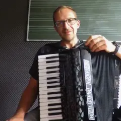 Ile trwa nauka gry na akordeonie? Odkryj prawdziwe czasy nauki