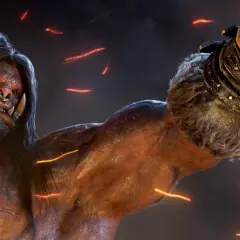 Groźny ork z World of Warcraft: Warlords of Draenor, z długimi włosami i kolczykiem w nosie, unosi pięść.