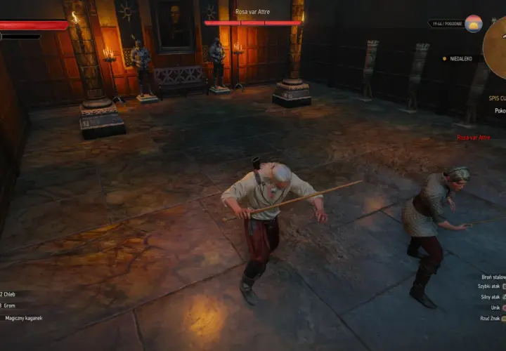 Geralt walczy z Rosą var Attre w bogato zdobionej sali. W tle portret i zbroje.