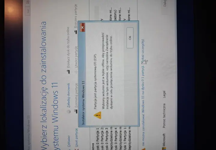 Nie można zainstalować systemu Windows 11 na dysku 0 1 partycji. Wybrany wolumin jest w trybie offline.