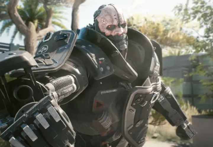 Adam Smasher, potężny cyborg z Cyberpunk 2077, w pełnej zbroi, z czerwonymi oczami i bliznami na twarzy, stoi na tle słonecznego ogrodu.