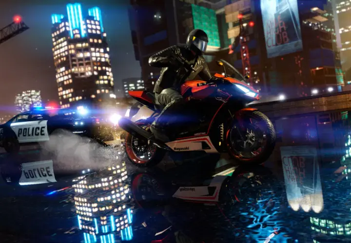 Motocyklista ścigany przez policję w nocnym mieście. Ulepszona grafika GTA V z neonami i odbiciami.