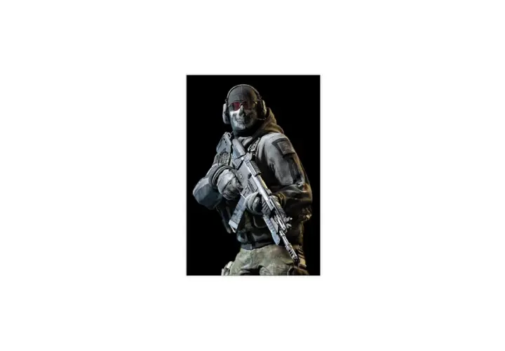 Postać Ghost z Call of Duty, w szarej taktycznej zbroi, z maską czaszki i karabinem.