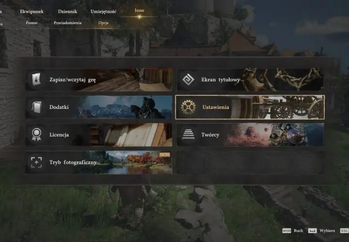Menu gry z opcjami: Zapisz/wczytaj grę, Dodatki, Licencja, Tryb fotograficzny, Ekran tytułowy, Ustawienia, Twórcy. W tle widać efekt motion blur.