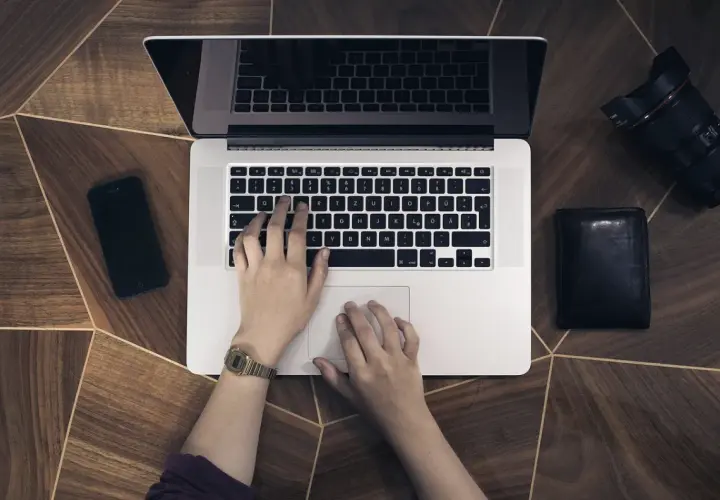 Gdzie Polacy spędzają czas online? Przejrzyste spojrzenie na trendy cyfrowe w 2025 roku