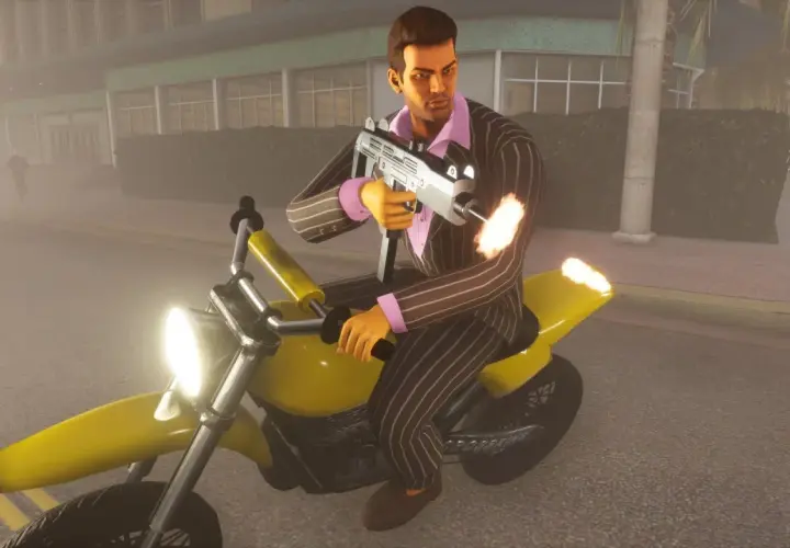 Gangster na żółtym motorze strzela z pistoletu. Kod na motor GTA 5.