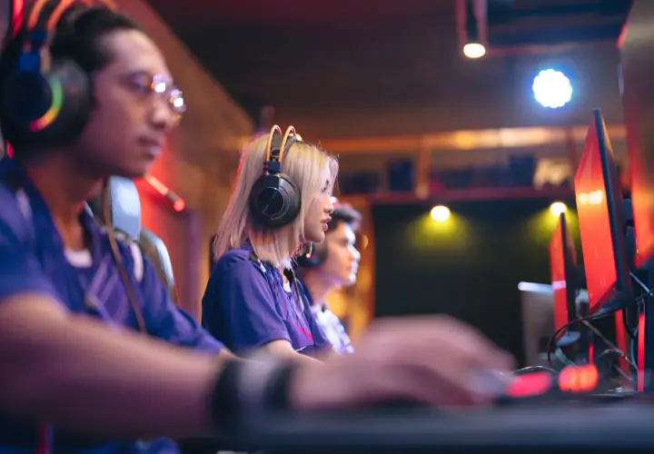 Jakie są obecnie najpopularniejsze gry e-sportowe, które warto śledzić?