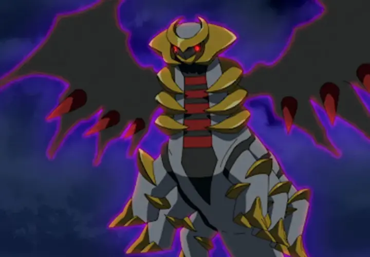 Mroczny Giratina z czerwonymi oczami i złotymi elementami, otoczony fioletową aurą, unosi się na tle nocnego nieba.