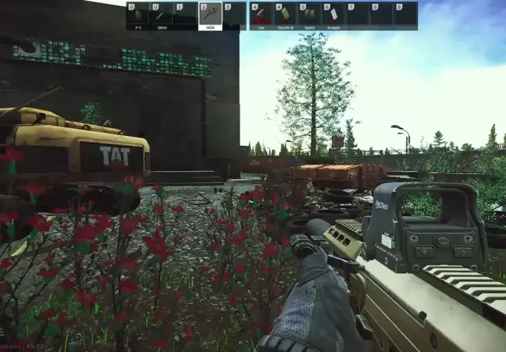Gracz celuje z karabinu MDR w grze Escape from Tarkov. W tle widać żółty pojazd z napisem "TAT" i zniszczone otoczenie, idealne na nowy tarkov wipe.