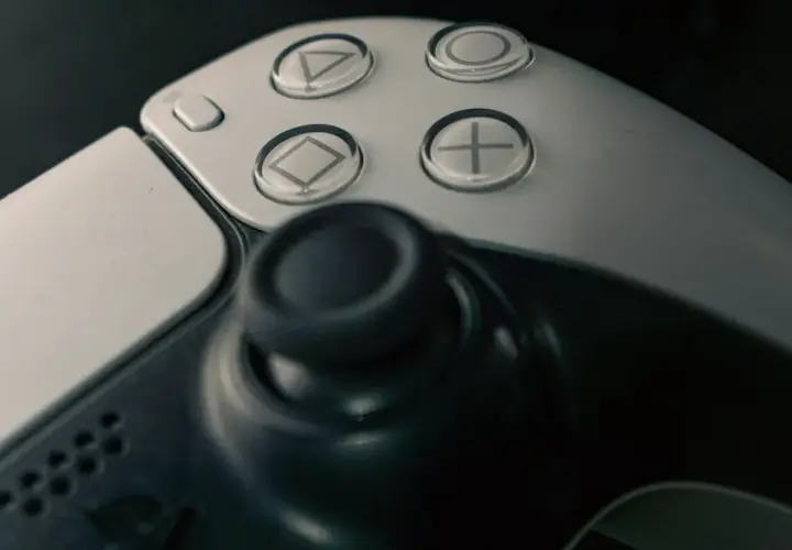 Najlepsze gry na PS5 dla fanów survival horroru – co warto kupić w 2026 roku?