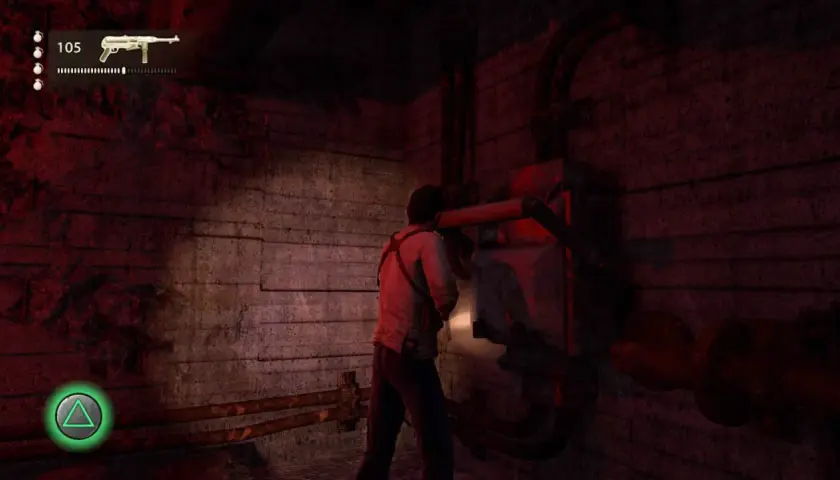 Nathan Drake w mrocznym pomieszczeniu, kontynuuje swoją uncharted pogoń za fortuną, badając mechanizm.