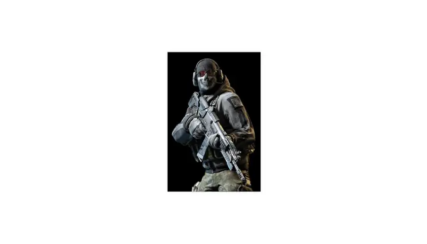 Postać Ghost z Call of Duty, w szarej taktycznej zbroi, z maską czaszki i karabinem.