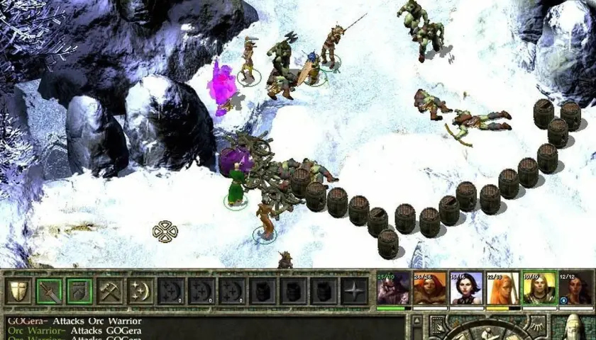 Bitwa w śnieżnej scenerii w Icewind Dale II. Bohaterowie walczą z orkami, a na ekranie widać interfejs gry.