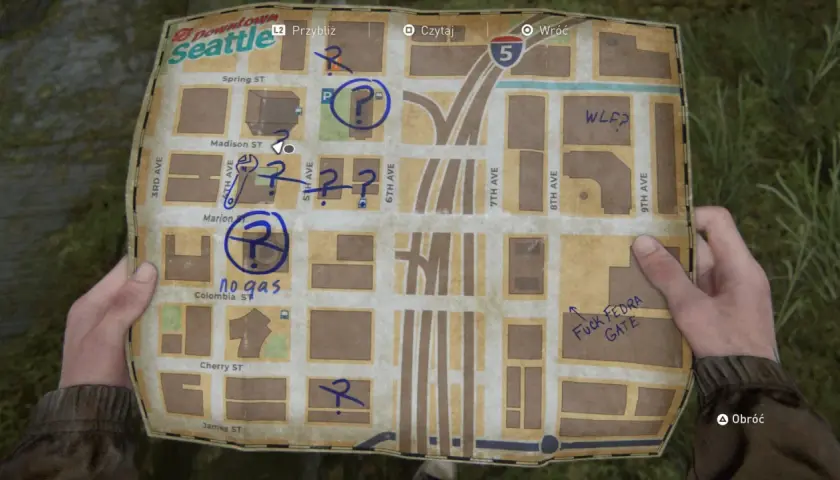 Mapa Seattle z zaznaczonymi pytajnikami i notatkami, w tym "no gas" i "FUCK FEDRA GATE". Może zawierać wskazówki do sejfu w The Last of Us 2.