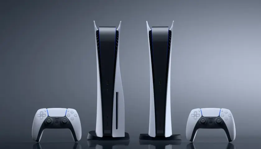 Dwie konsolki PS5 i dwa pady DualSense. Czy to standardowe PS5 vs PS5 Pro?