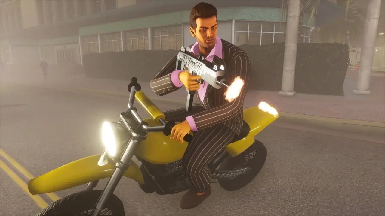 Gangster na żółtym motorze strzela z pistoletu. Kod na motor GTA 5.