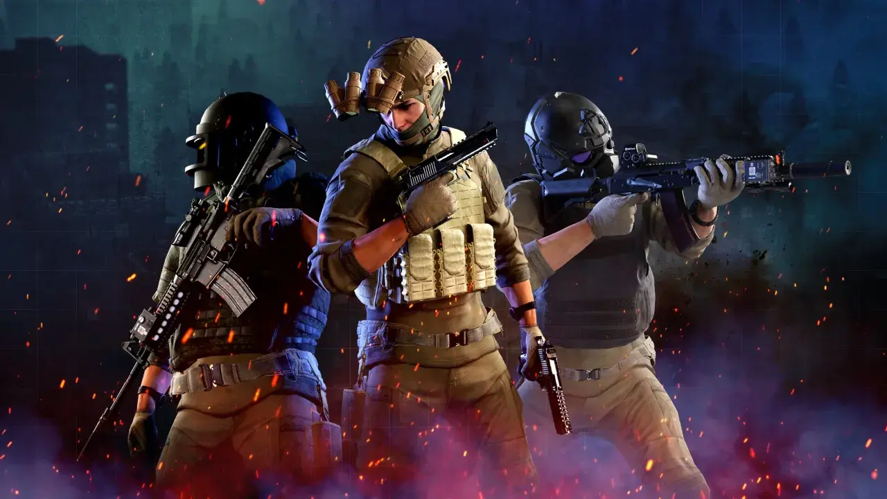 Trzech żołnierzy w taktycznym wyposażeniu, gotowych do akcji w świecie gry fps.