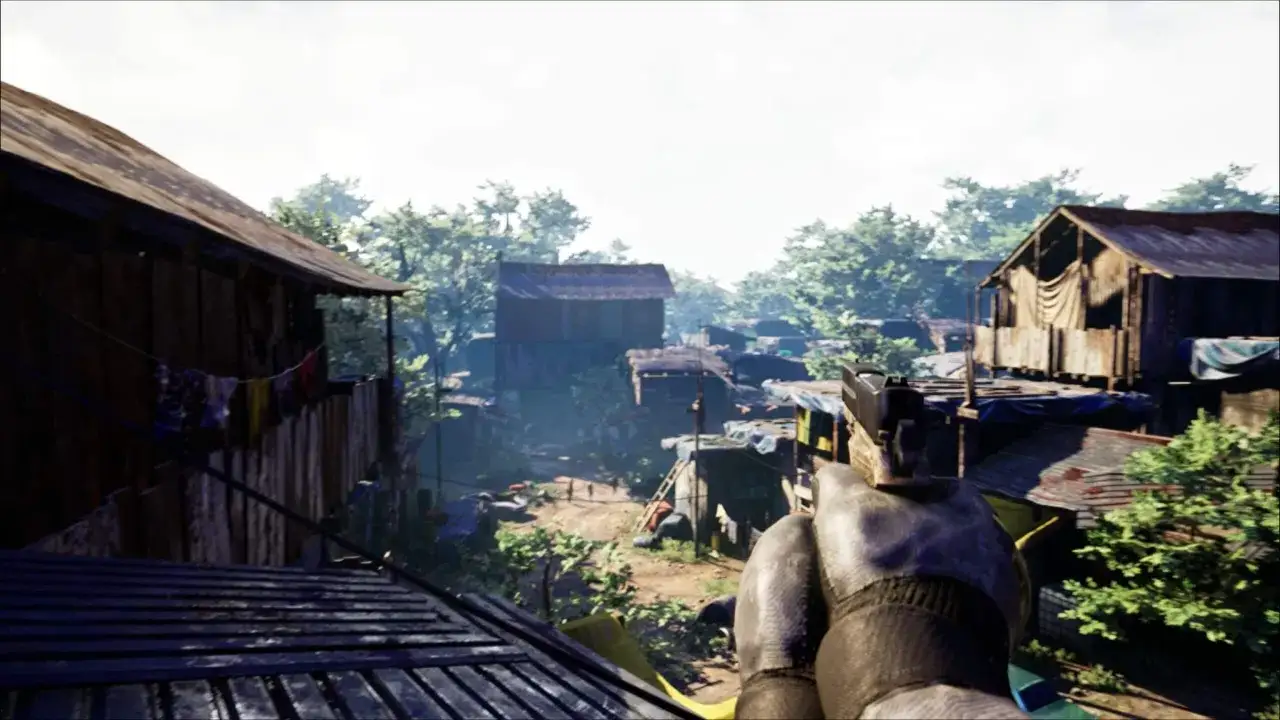 Widok z perspektywy pierwszej osoby na wioskę w dżungli, z pistoletem w dłoni. Czy to początek przygody w Far Cry 7?