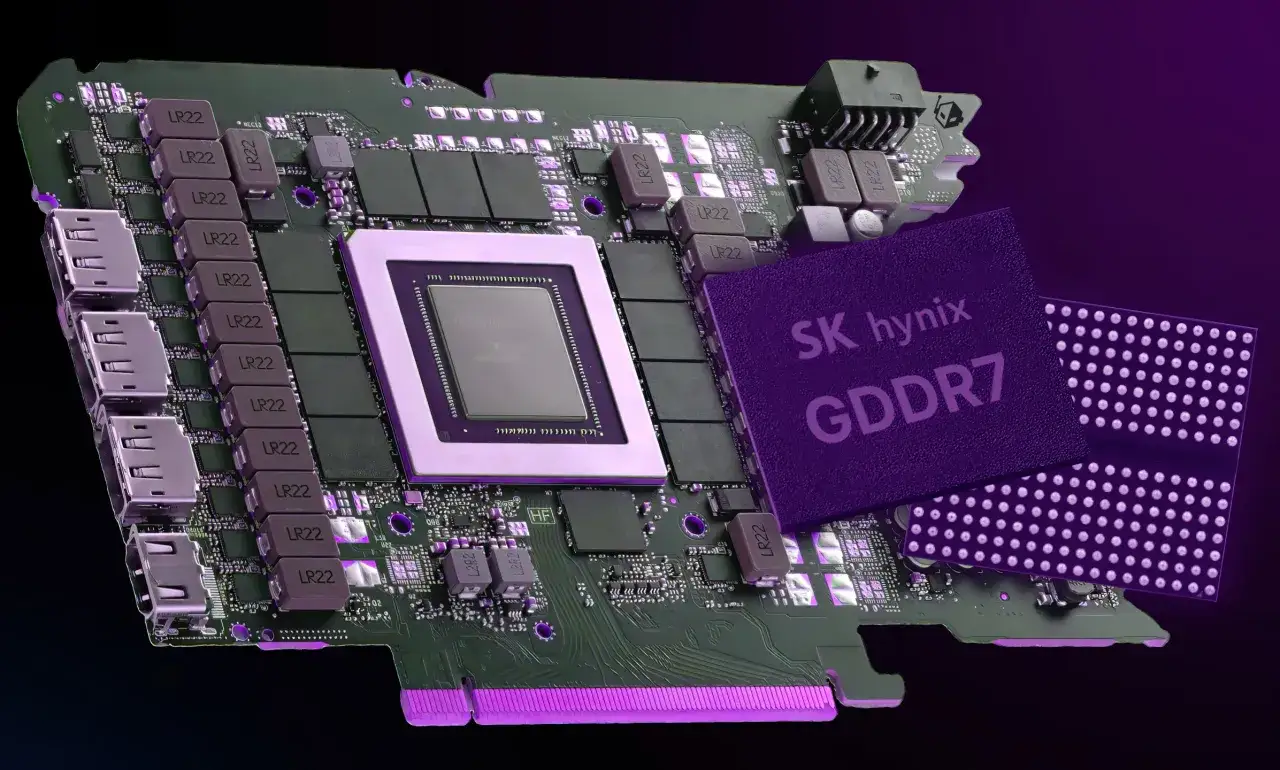 Układ pamięci SK hynix GDDR7 na zielonej karcie graficznej, z widocznymi złączami i procesorem.
