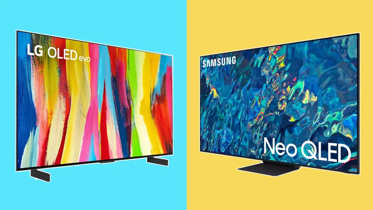 Porównanie telewizorów: LG OLED evo z kolorowym obrazem kontra Samsung Neo QLED z niebieskimi falami. Który wybrać: oled czy qled?